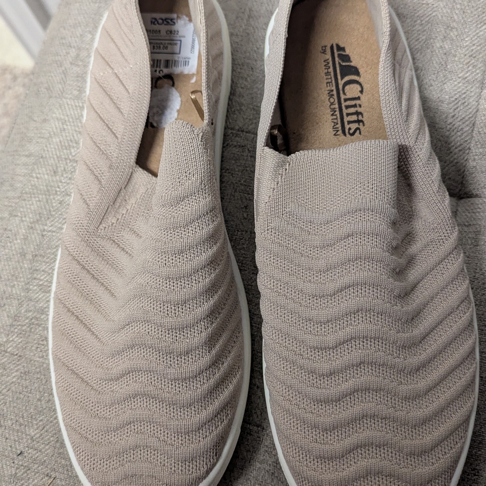Cliffs by White Mountain Men's Beige Slip-On Loafers
